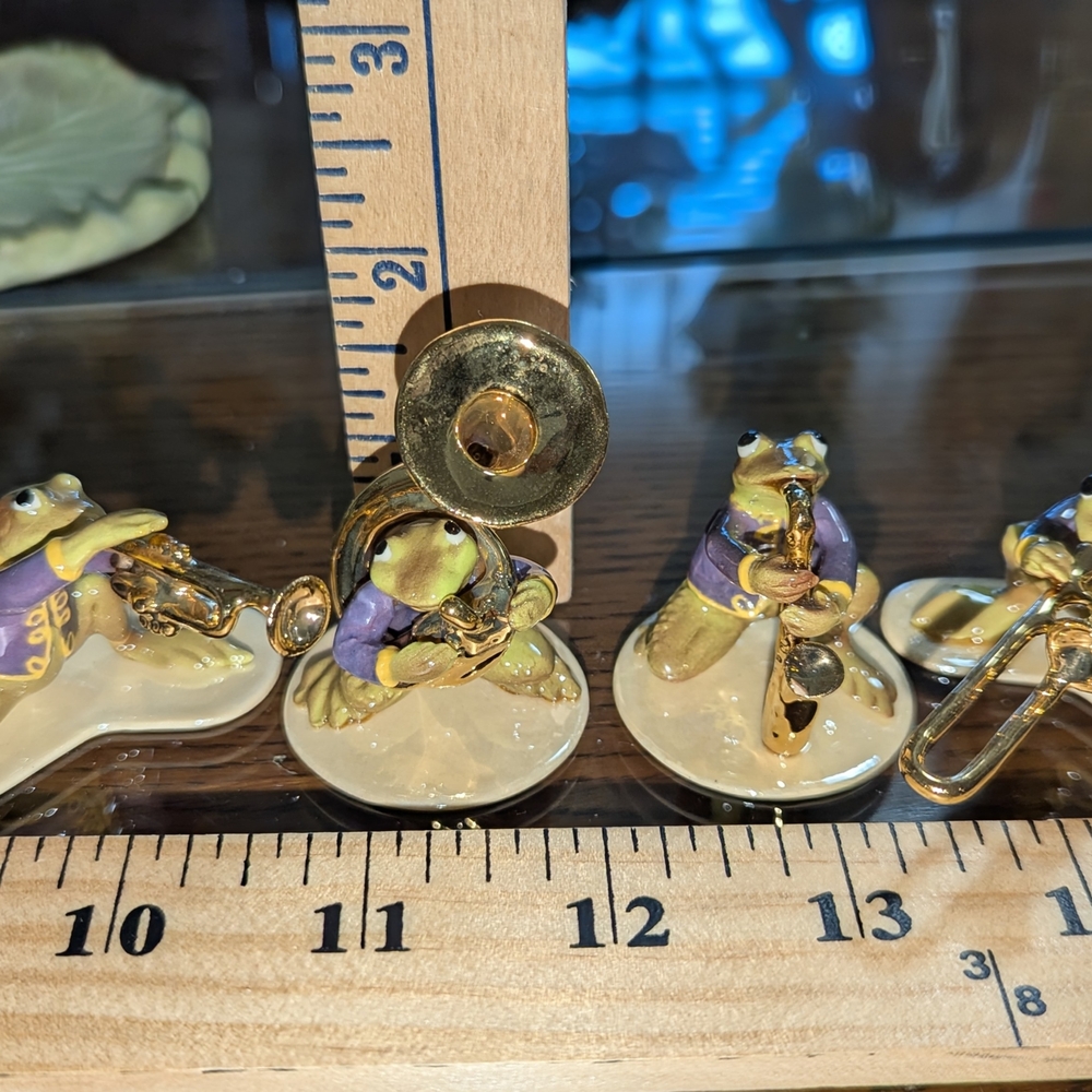 Decorative, Tiny Frog Figures with Purple Shirts and Goldtone Instruments - Picture 6 of 6
